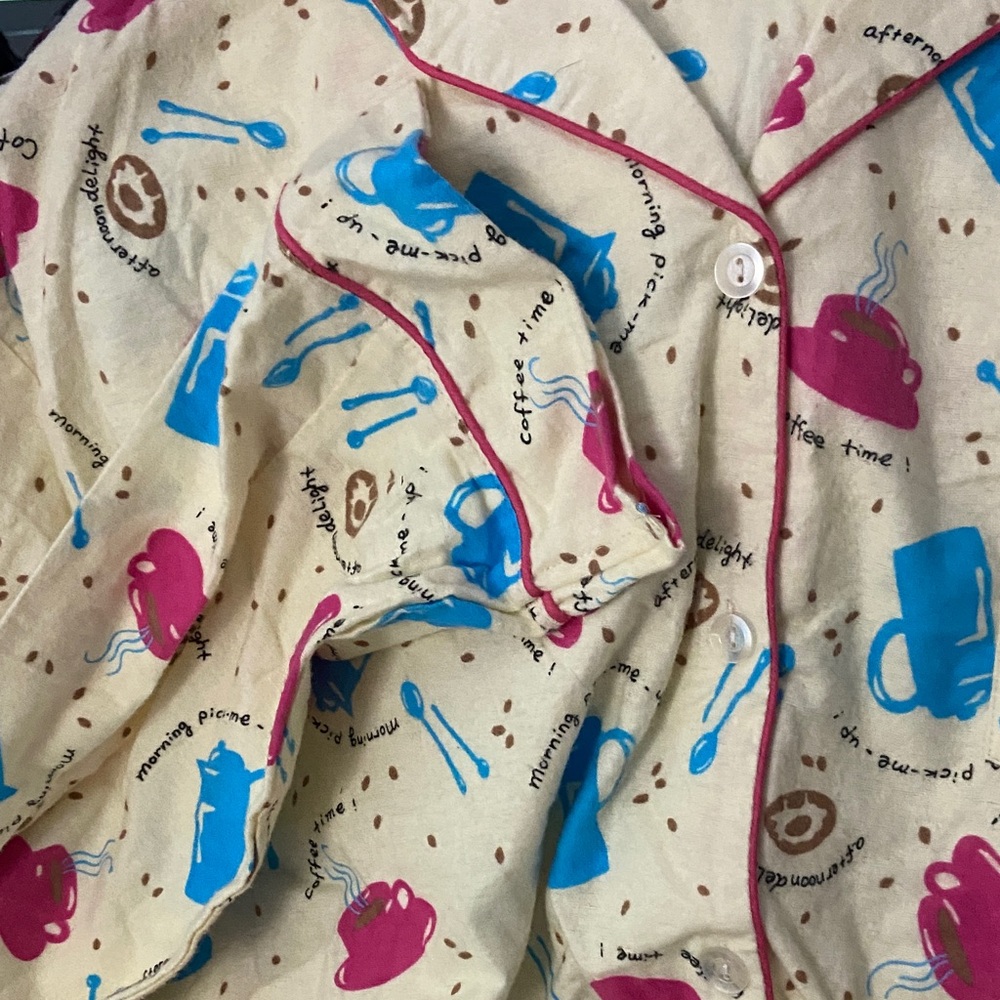 Women’s Vintage Bobbie Brooks   Coffee Print Pajama Set - Cream with Blue & Pink - Picture 5 of 8